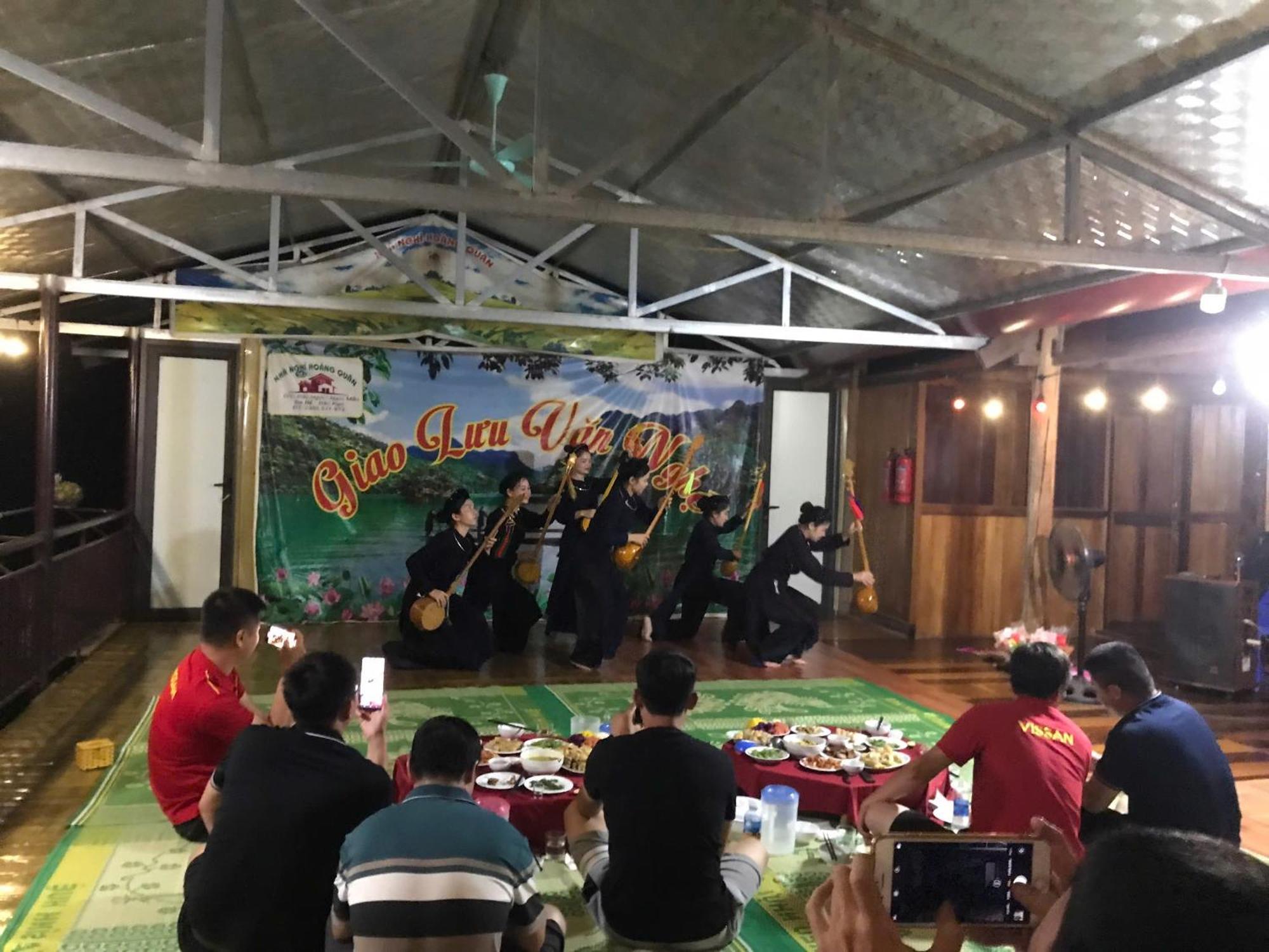 Hoang Quan Homestay Ba Be エクステリア 写真
