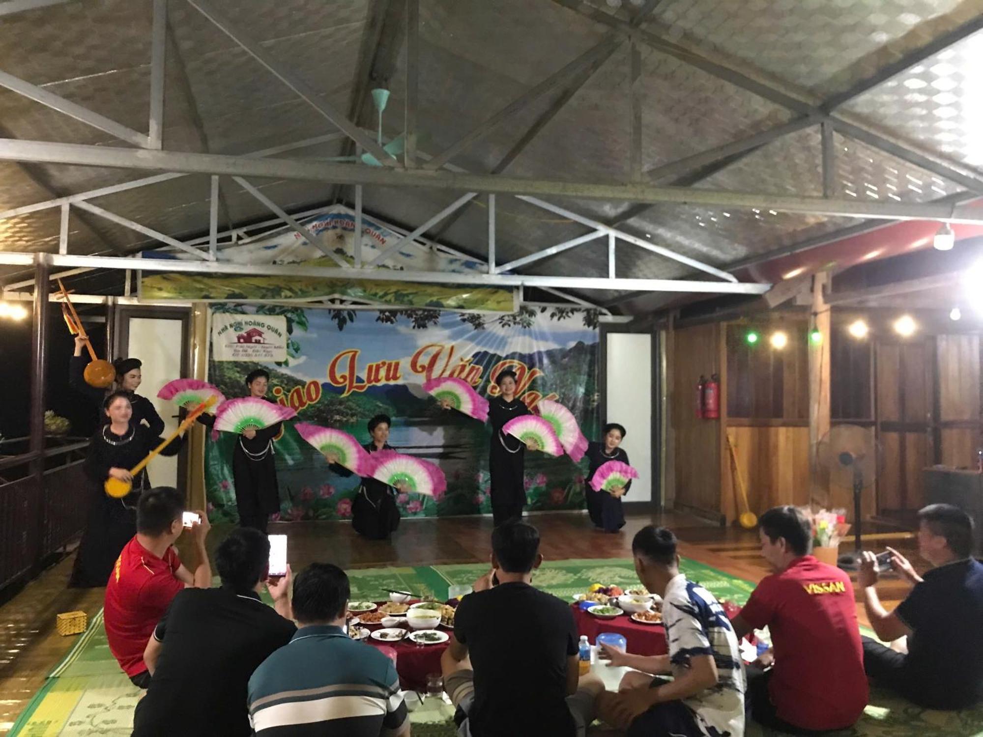 Hoang Quan Homestay Ba Be エクステリア 写真