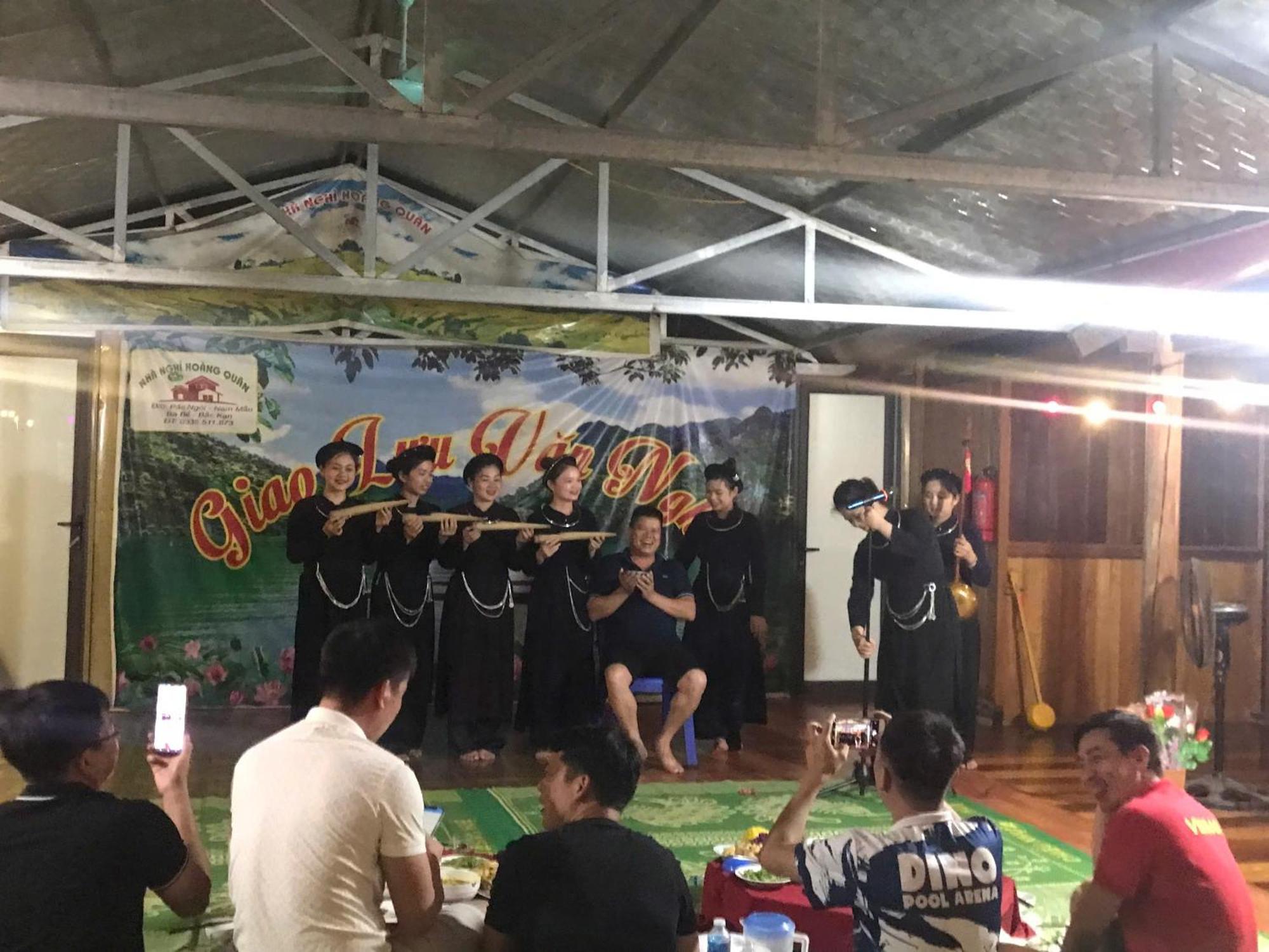 Hoang Quan Homestay Ba Be エクステリア 写真